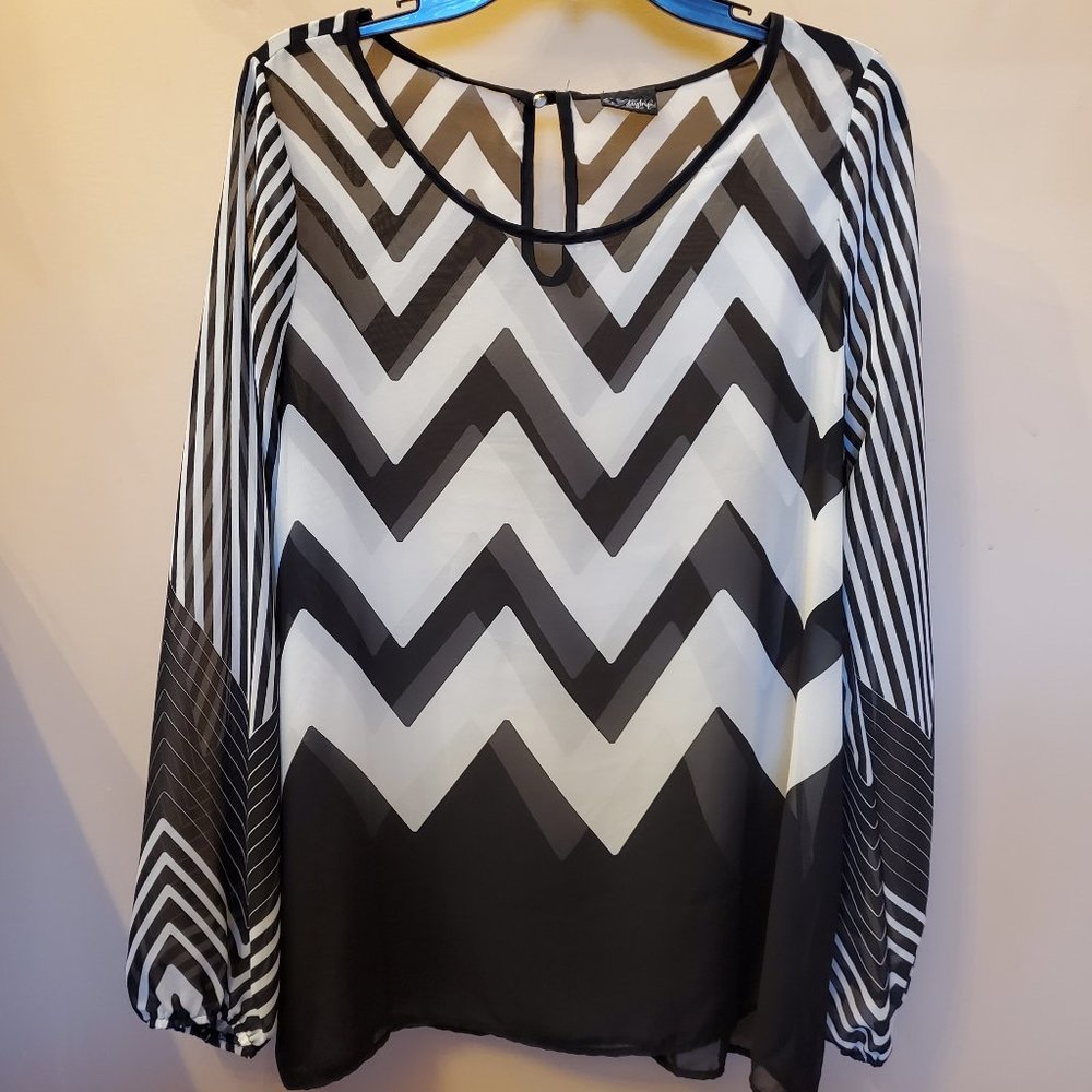 Daytrip Black White Chevron Top